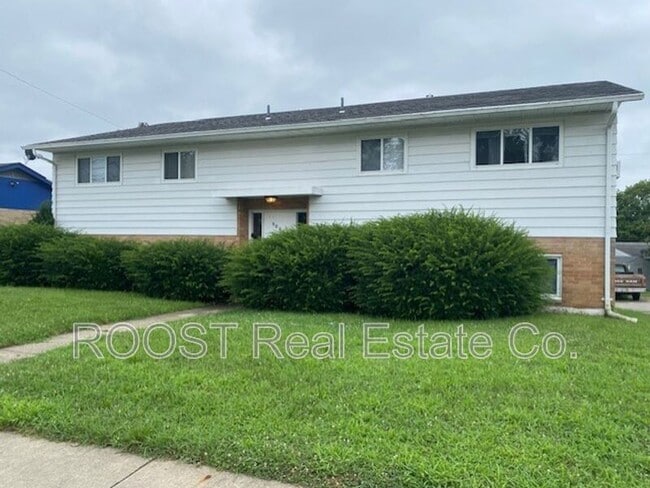 Primary Photo - 906 W Lake Ave