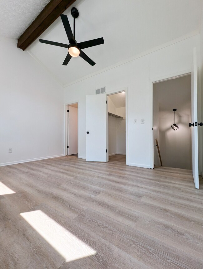 Building Photo - 6349 Dummerston Ct