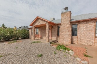 Building Photo - 3 Bedroom 2 Bath Home