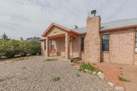 Building Photo - 3 Bedroom 2 Bath Home