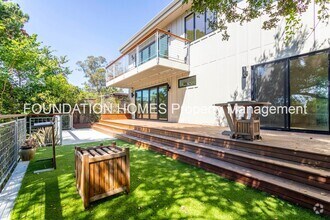 Building Photo - Designer Dominican 4BD/3BA - Mt. Tam Views...