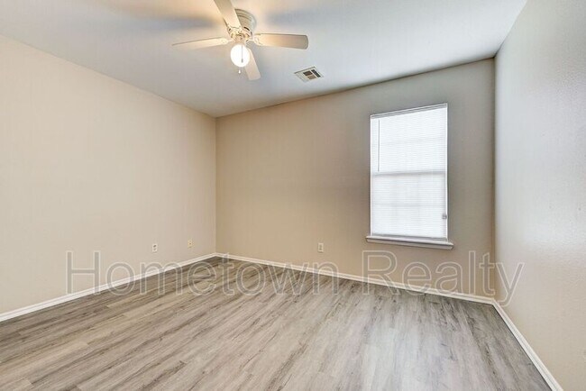 Building Photo - 1704 Tudor Dr