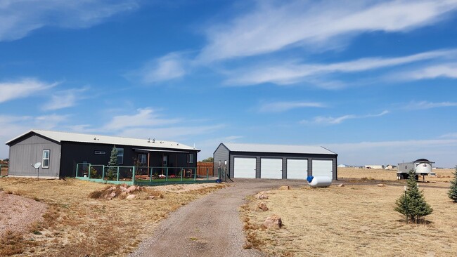 Building Photo - 3 Bedroom Ranch Home with 4 Car Garage