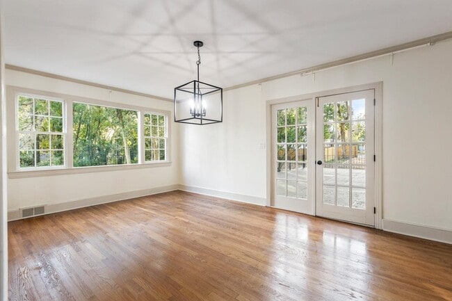 Building Photo - 2014 Golf Terrace Dr