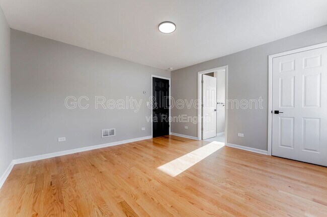 Building Photo - 3303 Division St