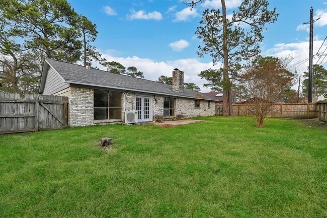 Building Photo - 9842 Pinehurst St