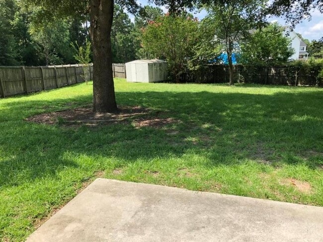 Building Photo - Available now. 4 Bedroom 3 Full Bath Home