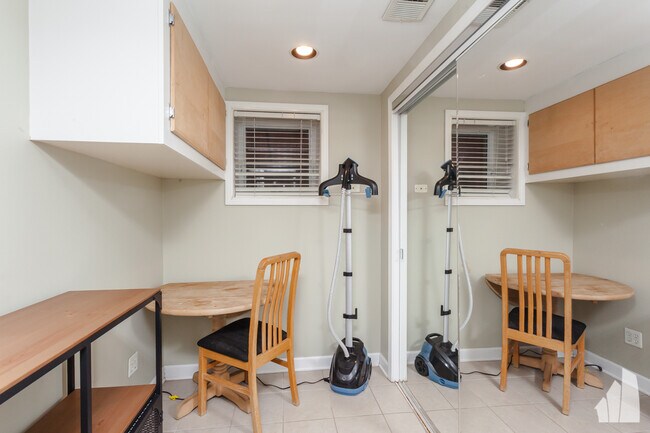 Building Photo - 1538 W Wrightwood Ave