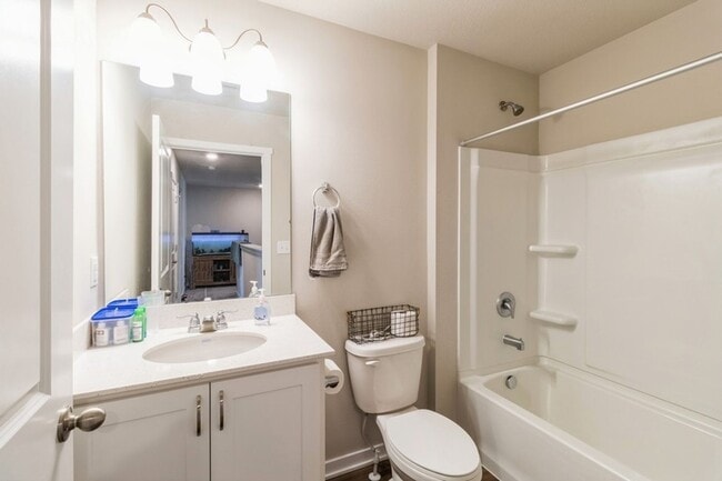 Building Photo - PRIVATE POOL & CLUBHOUSE!! 3 Bedroom, 2.5 Bathroom Townhome in Ankeny!