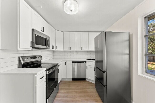 Building Photo - Renovated 2 Bedroom Home on Spacious Corner Lot