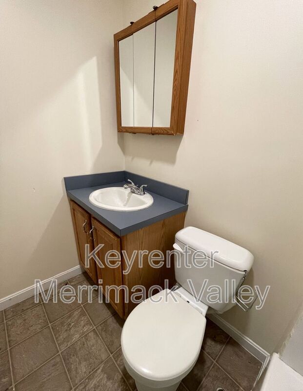 Building Photo - 5 Ellis Ave