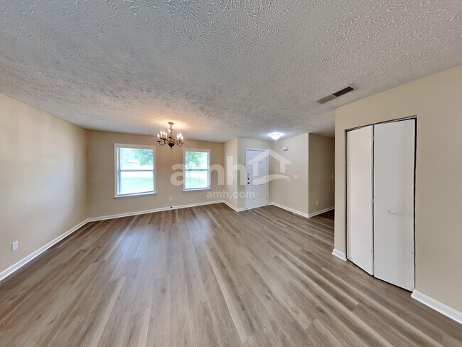 Building Photo - 2793 Sutherland Dr