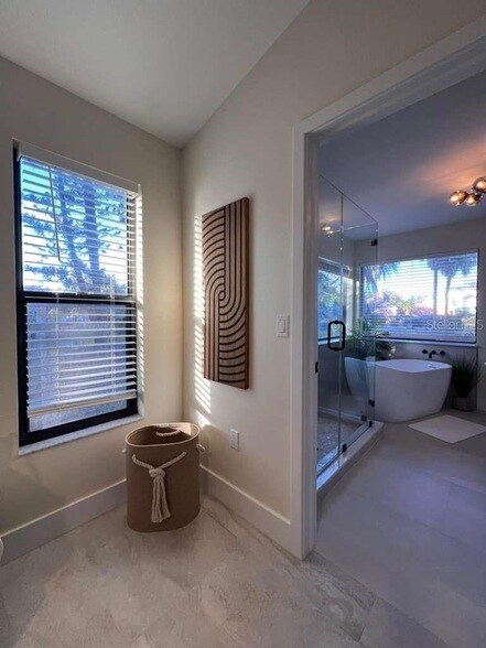 Building Photo - 8240 Cypress Lake Dr