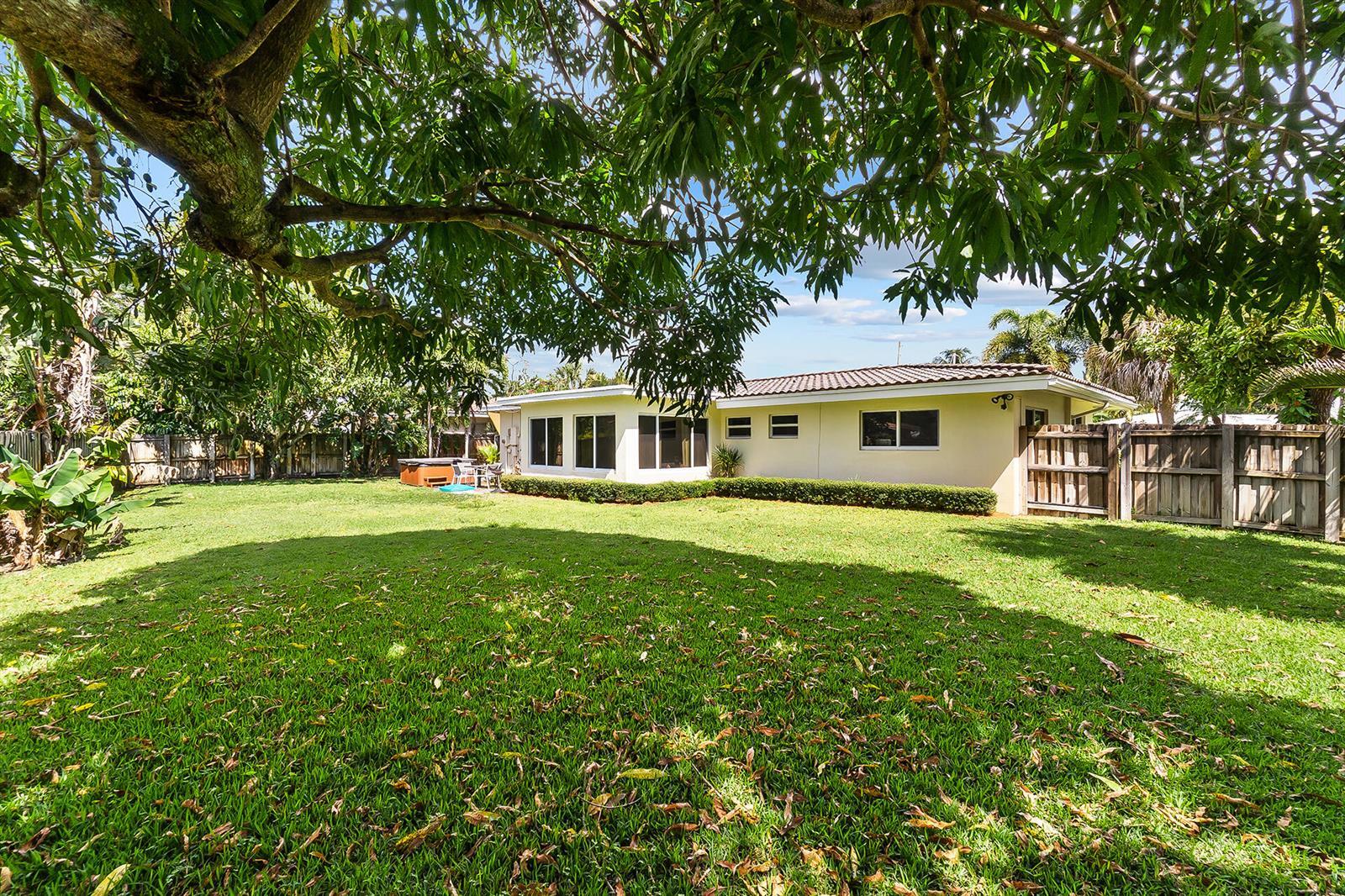 Building Photo - 1754 NE 47th St