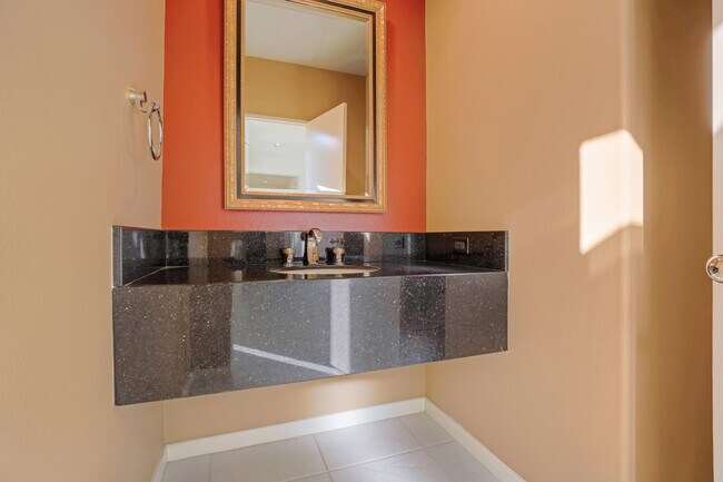 Building Photo - 830 Hawk Hill Trail