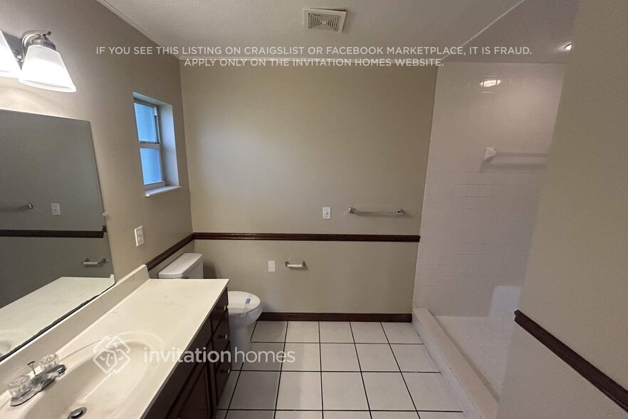 Building Photo - 3236 Forestbrook Dr N