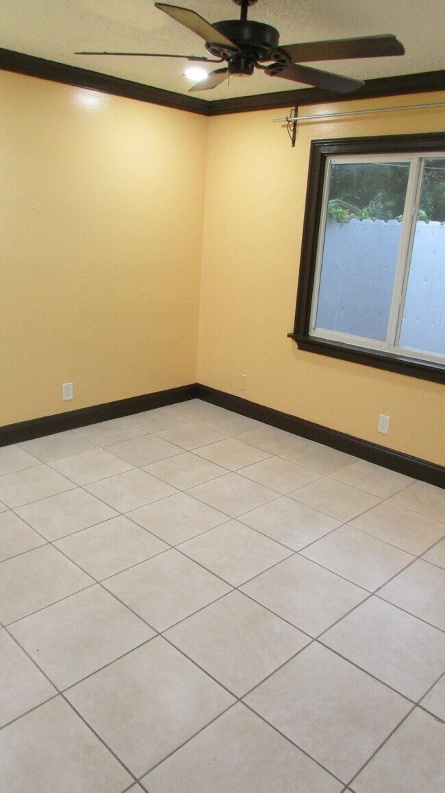 Building Photo - 1216 SW 75th Ave