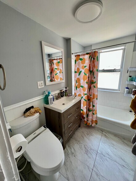 Building Photo - 31 Holman St