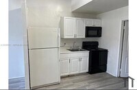 Building Photo - 2205 Roosevelt St