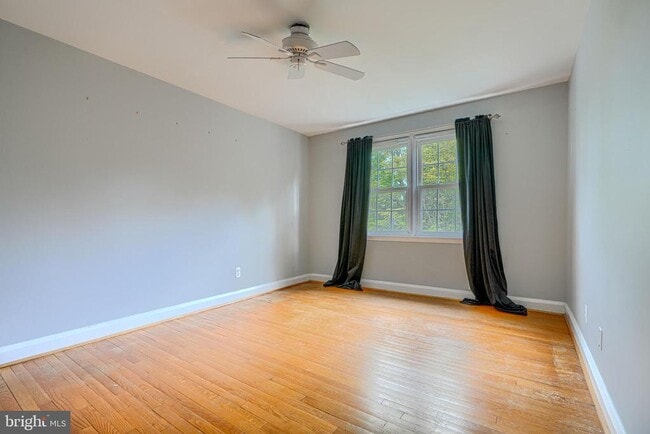 Building Photo - 372 Old Trail