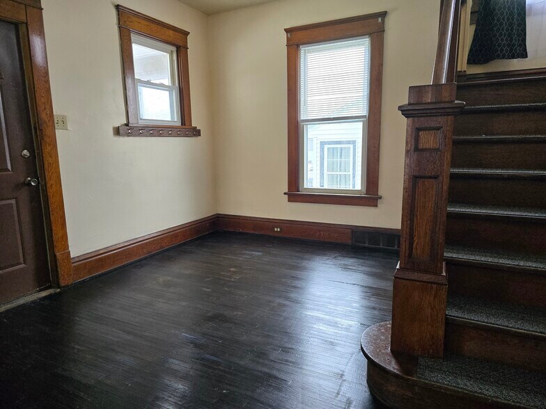 Building Photo - 1134 S Linden Ave