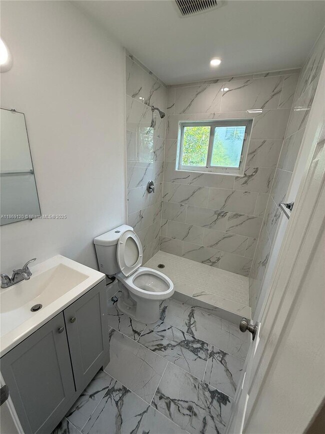 Building Photo - 935 Jefferson Ave