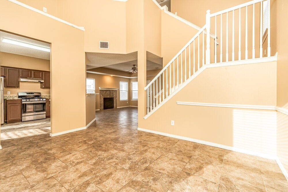 Building Photo - 520 Picketts Dr