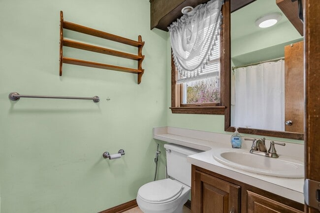 Building Photo - 5457 Warren St