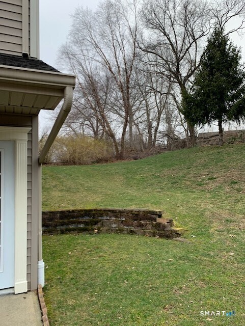 Building Photo - 19 Hawthorne Dr