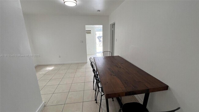 Primary Photo - 113 NW 35th St
