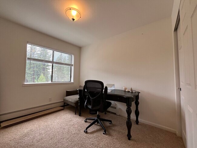 Building Photo - 688 Wilson Way