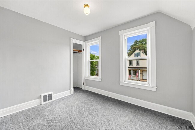 Building Photo - 12 Baynes St