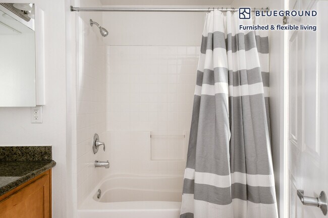 Building Photo - 8601 Lincoln Blvd