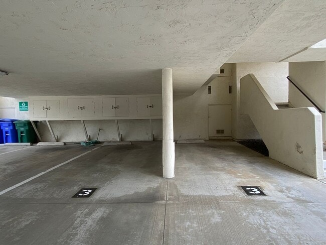 Building Photo - Lovely 2Bedroom, 2 Bathroom Condo!