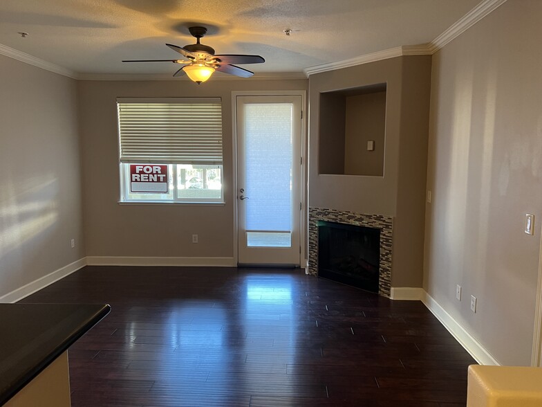 Building Photo - 1501 Secret Ravine Pky