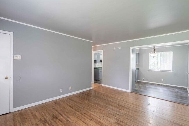 Building Photo - 3 bed/1 bath!