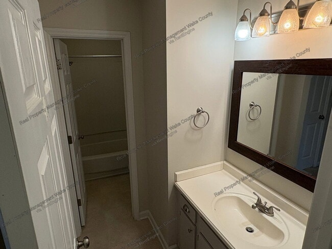 Building Photo - 5512 Hamstead Crossing