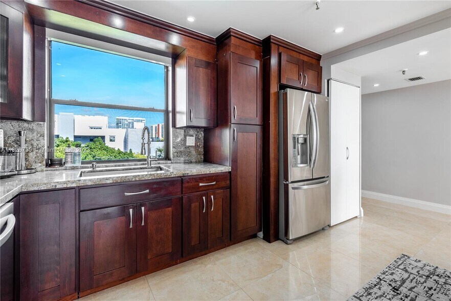 Building Photo - 408 Poinciana Island Dr