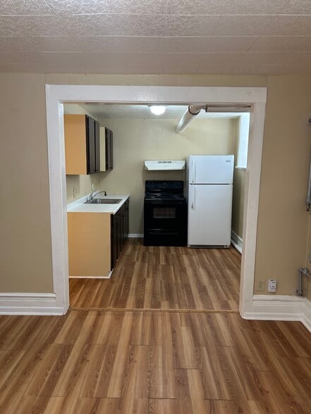 Kitchen - 251 E Broadway
