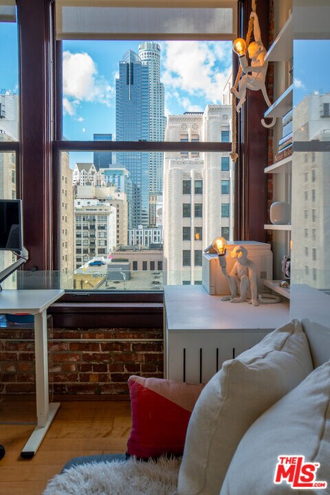 Building Photo - 460 S Spring St