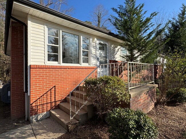 Building Photo - East AVL - Two Bedroom Apartment with Larg...