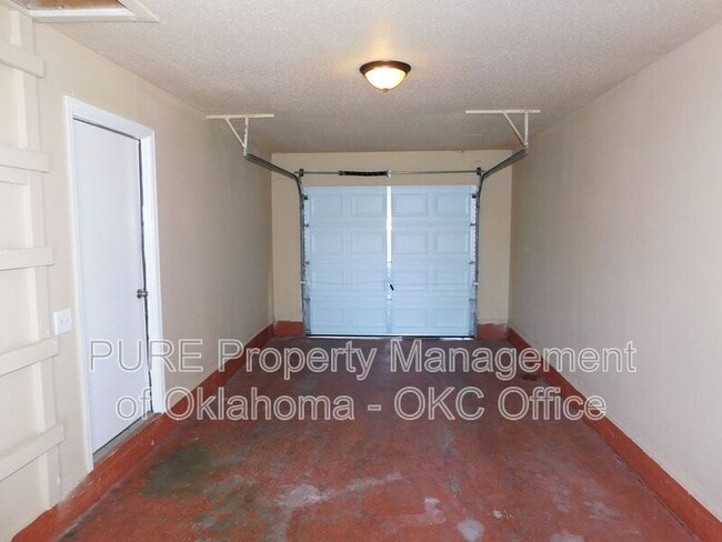 Building Photo - 4800 Cinderella Dr