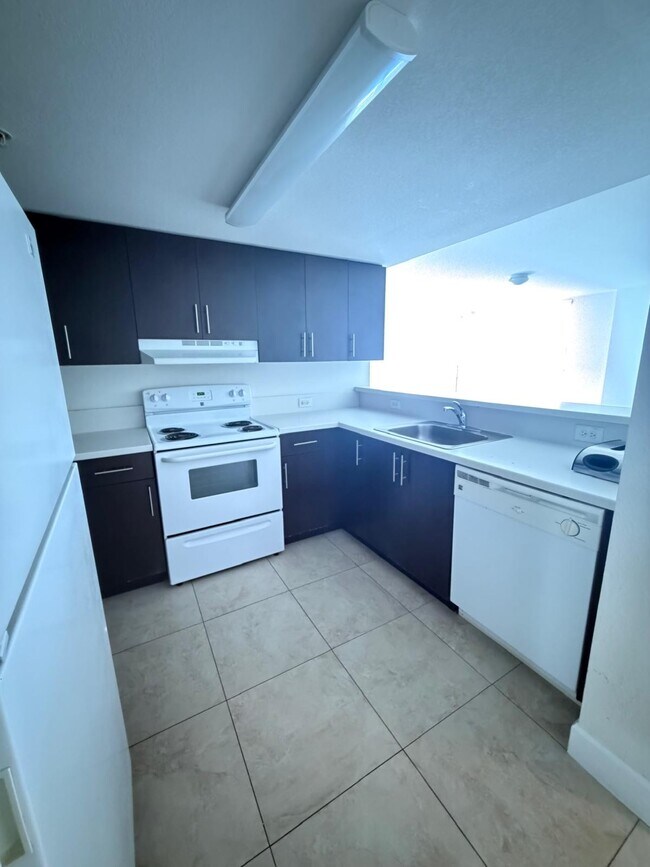 Kitchen Model C - 2425 Coral Way