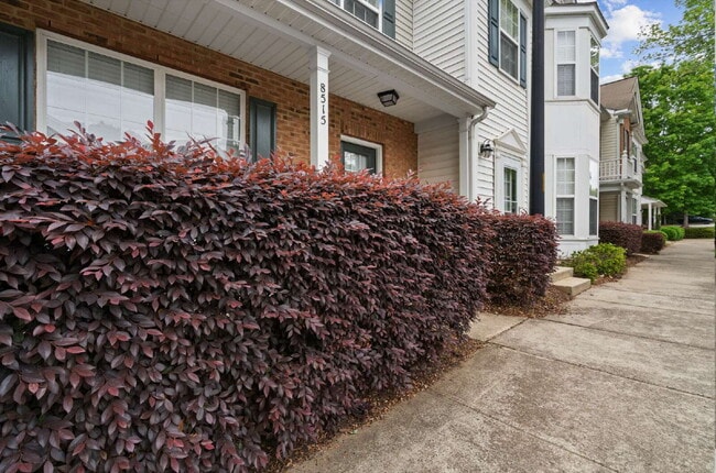 Building Photo - 3-Bed Townhouse in Leesville District