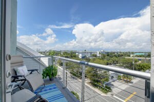 Building Photo - 185 NE 4th Ave