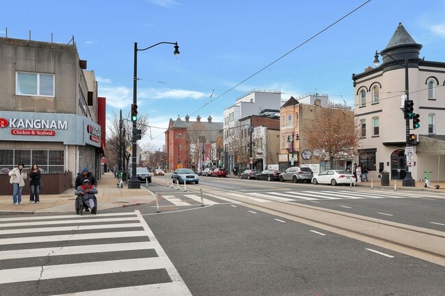 Building Photo - Charming 2-Bedroom Condo in Prime Capitol ...