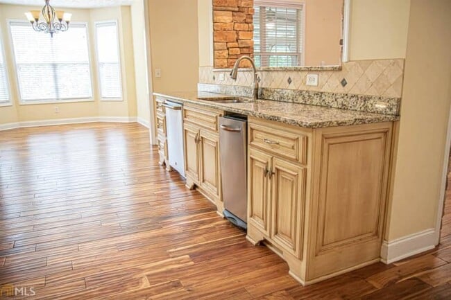 Building Photo - 168 Hamlin Rd