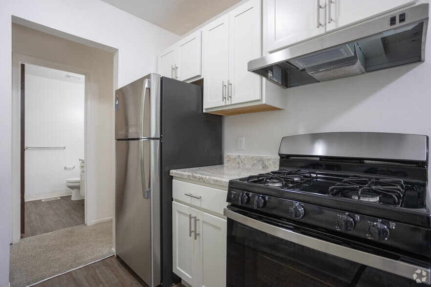 1 BR, 1 BA - 724 SF - Mount Royal Townhomes