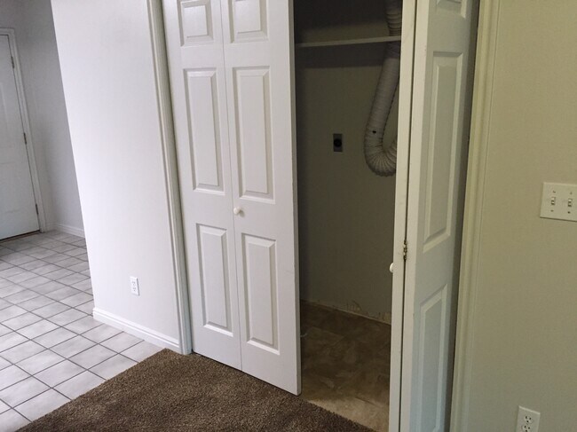 Building Photo - 156 W 1190 N