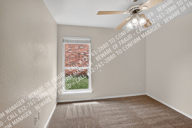 Building Photo - 2816 Blue Heron Dr